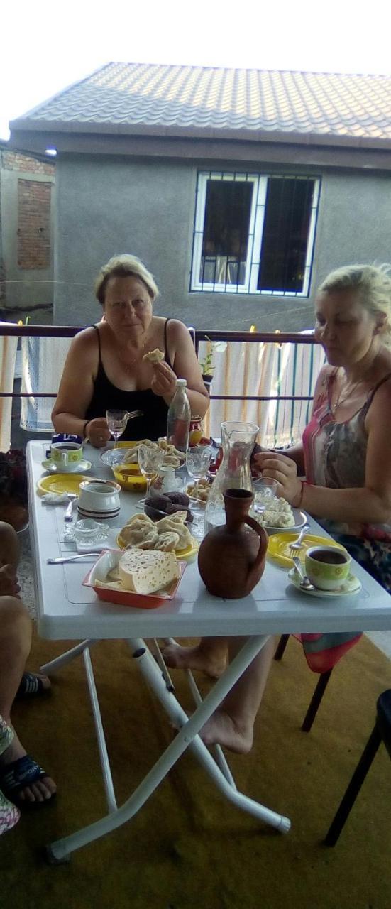 Natia Hotel Telavi Buitenkant foto
